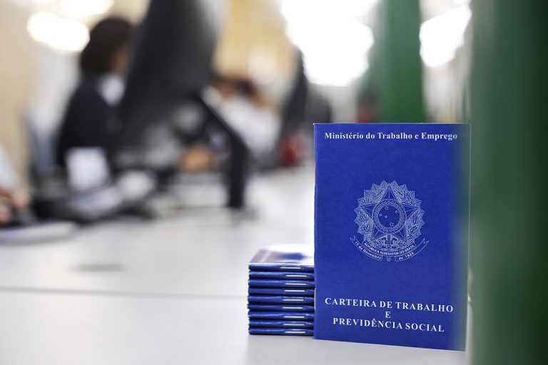 O retorno de grávidas ao trabalho presencial é previsto em texto, que agora segue para sanção presidencial