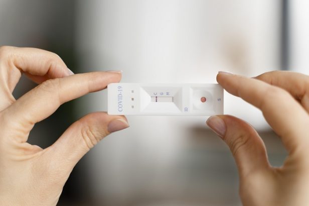 Planos de saúde terão que pagar teste rápido de Covid