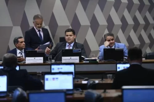 Especialistas comentam aprovação da PEC que criminaliza porte de qualquer quantidade de drogas pelo Senado