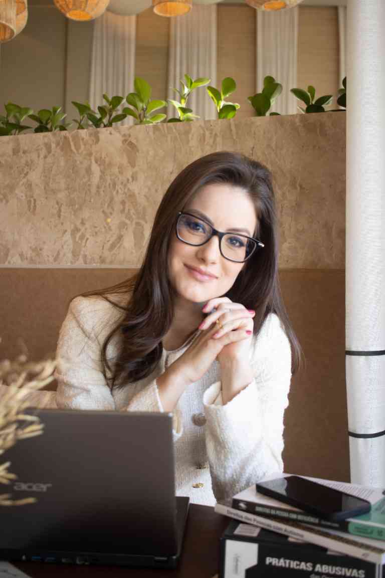 Advogada aplica mini curso gratuito para especialização em Direito das Pessoas com TEA