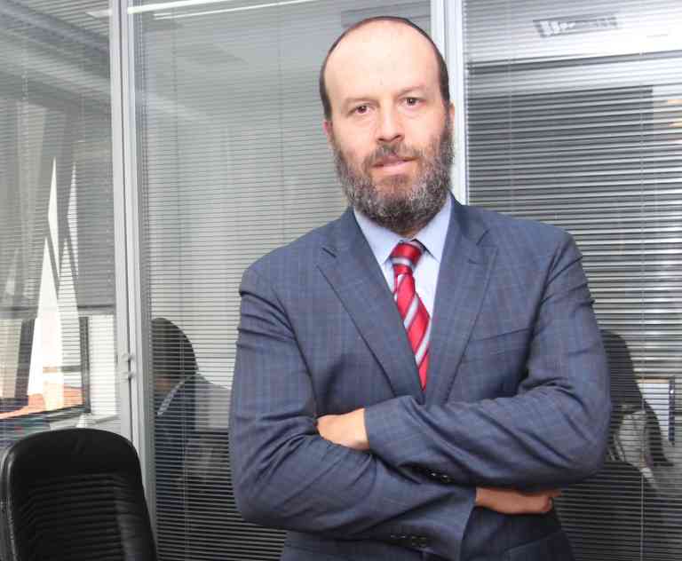 Impedidos de embarcar com animal de estimação recebem dano moral e material