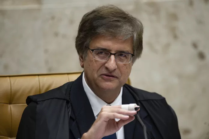 Compete à Justiça comum julgar contratos de franquias, afirma PGR