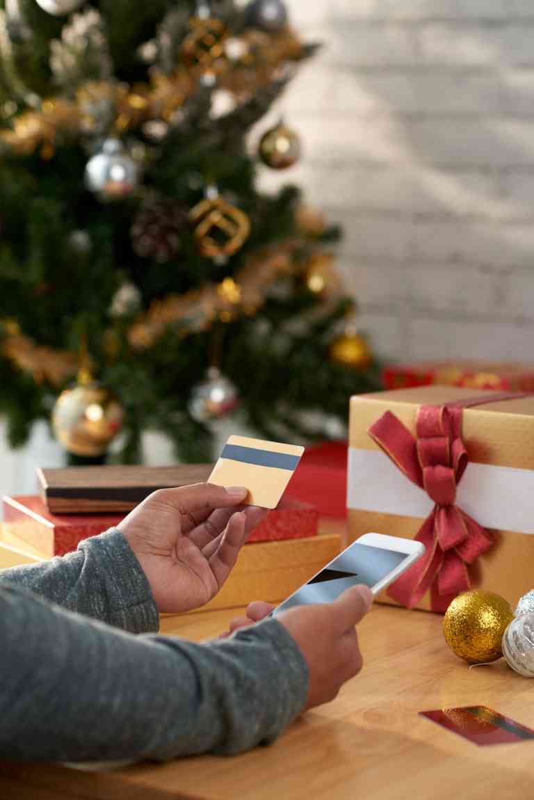 Compras de Natal: especialistas alertam sobre segurança, endividamento e direitos do consumidor