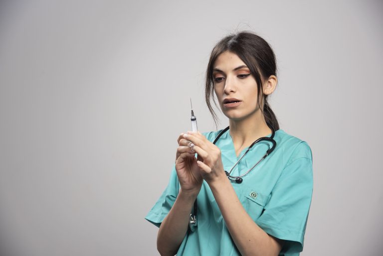 Farmacêutico é indenizado por furar a própria mão com agulha de paciente diabético