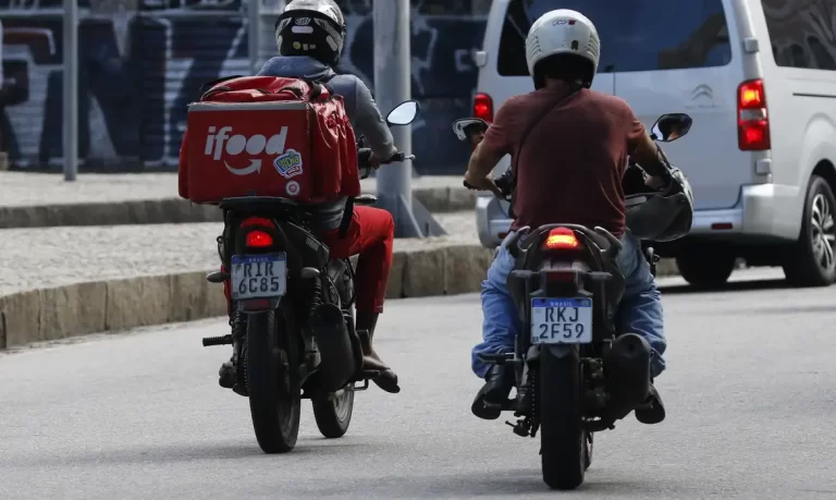 Câmara aprova urgência para votar vale-refeição para entregadores de aplicativos