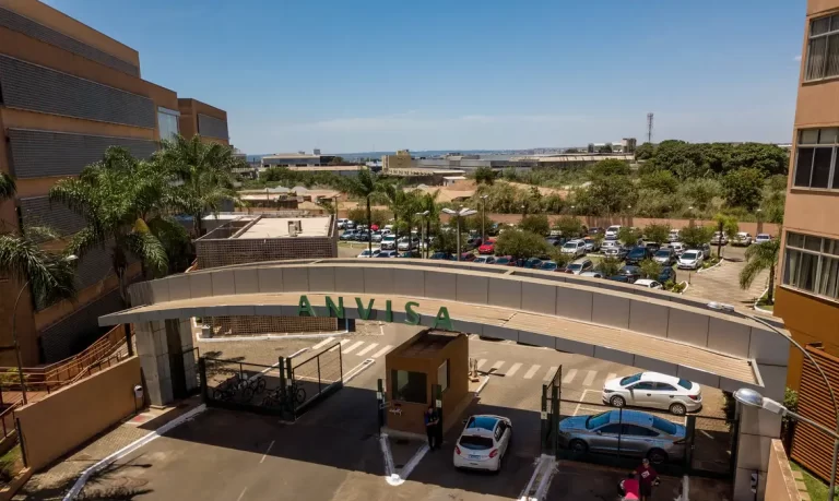 Anvisa proíbe venda de produtos de cannabis e cogumelos