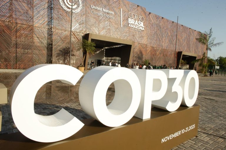 COP30 se encerra com aprovação unânime do Pacote de Belém por 195 países