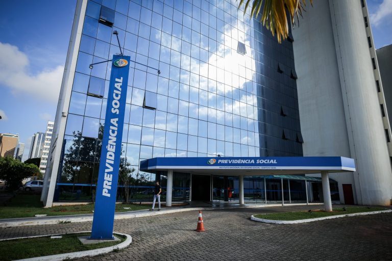 Aposentados têm até 14 de fevereiro para pedir ressarcimento ao INSS