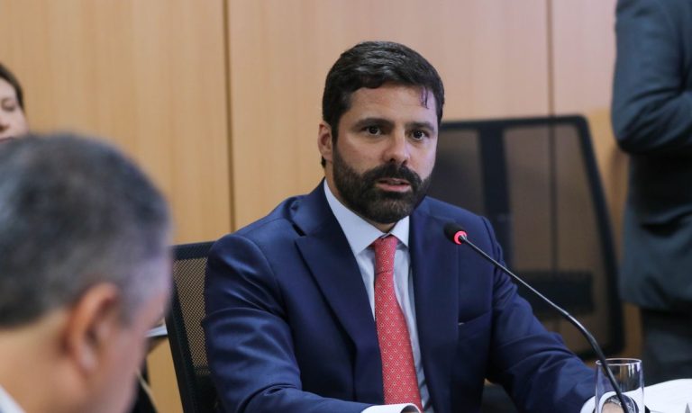 Manoel Carlos de Almeida Neto é nomeado ministro interino da Justiça