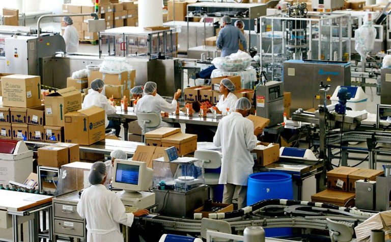 Indústria brasileira cresce 0,6% em 2025, mas desacelera sob pressão de juros altos